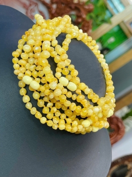 Vòng cổ Hổ Phách cho bé vàng bơ 13